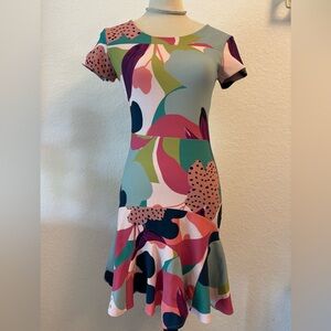 Thais Rodrigues colorful dress, Petite